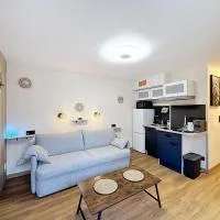 Studio avec terrasse، فندق في أميان