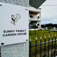 Sunny Family Garden House - Keramoti Area - Nea Karya, hotelli kohteessa Néa Karyá