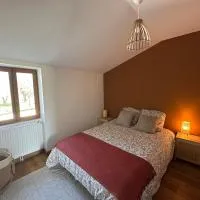 Saint-Léger-du-Bois में, होटल Maison au cœur des prés