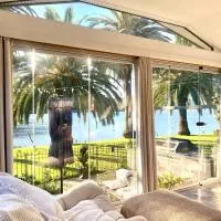 Glasshouse On The Water PET FRIENDLY, hotel v destinácii Wisemans Ferry