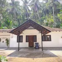 Nambeesans Farm House, hotell i Nīleswaram
