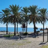2 szobás tengerparti apartman - légkondicionálóval, hotel v destinaci Castell de Ferro