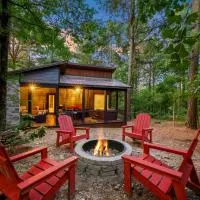 Romantic Luxury Cabin Hot Tub Bed Swing Spa، فندق في بروكن بو