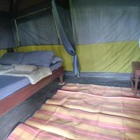 Viesnīca Tony's country glamping chalet with private bathroom pilsētā Manlalec