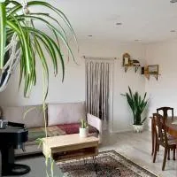 OM East, hotel a Aizpute