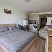 Modern Studio in Shartrez, Shkorpilovsti, hotel v mestu Shkorpilovtsi