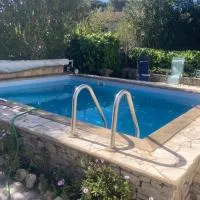 appartement tout équipé 2 chambres avec piscine, hotel a Mudaison