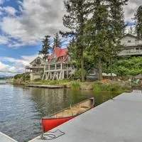 Huvila Haven Lake Front Home with Dock and Hot Tub, hotel en Newman Lake