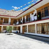 Gakyi House Tabo، فندق في Tabo