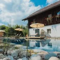Der Schlosswirt zu Anif - Biedermeierhotel und Restaurant، فندق في أنيف