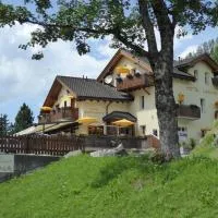 Hotel Garni Ladina, hotel a Bergün