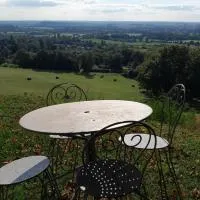 Appartement dans un château à la campagne، فندق في Parigny-les-Vaux