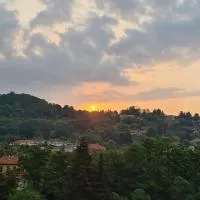 La casa di Mady - Attico vista colline e Monviso, khách sạn ở Pinerolo