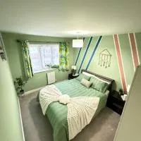 Modern 3 Bedroom New Built house to rent in Luton NO PARTY, hotelli kohteessa Luton