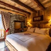 La Luge D'Antan Maison d'Hôtes & SPA: Brusson şehrinde bir otel