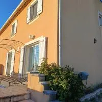 Maison de Vacances Au Pied du Mont Ventoux, hotel em Bédoin