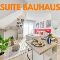 Suite Bauhaus - Proche Paris - Terrasse - Netflix – hotel w mieście Bobigny