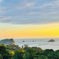 Breathtaking Ocean Vistas, Jungle Bliss, Walk to Eateries & Beach, Fast Internet, хотел в Мануел Антонио