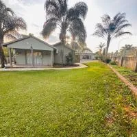 BVEEZ Guesthouse and Conference Center, hotel em Newcastle