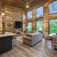 Mini Marshmallow Cabin - Cozy & Romantic GetAway, khách sạn ở Broken Bow