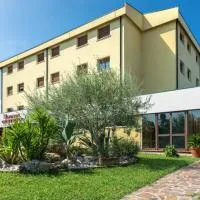 Hotel Castello Artemide Congressi, hótel í Castel San Pietro Terme