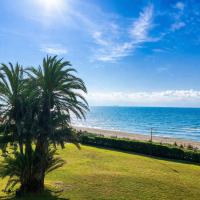 Relaxing Seafront Apartment Gav&agrave; 20 Min from BCN &ndash; hotel w mieście Gav&agrave;