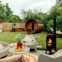 Scandinavian Wellness met hottub & sauna, ξενοδοχείο σε Ewijk