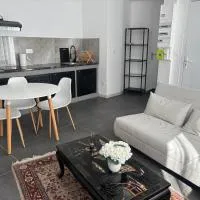 Rez-de-chaussée, jardin, 3 personnes, maison، فندق في Solesmes