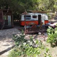 Roulotte Vintage con accesso spiaggia、プラタモナのホテル