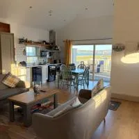 Beautiful Seaside Cottage Wicklow town, hotell i Wicklow