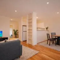 Modern 2BR Townhouse with BBQ & Pool Access, hotel in Muswellbrook