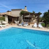 Casa con Piscina Privada, Cerca del Mar, WiFi Gratis, Aire Opcional, Mascotas y Playa para Perros - ES-184-10, hotel en Riumar