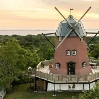Windmill with the best sunset view – hotel w mieście Borgholm