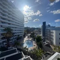 Casa climatizada – hotel w mieście Playa Fañabe