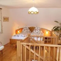 Landhaus Bender Ferienwohnung mit Terrasse und Garten, hotel en Straden