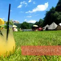 Kemp v areálu pivovaru Malý Janek s vlastním stanem, hotel v Příbrami