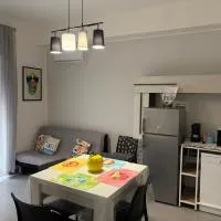 Alba s Home Appartamento Picasso Vicino a Milazzo e alle Isole Eolie Wi-Fi e Parcheggio in strada, vicino al mare, hotel en Tracoccia