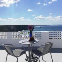 The Cliff House with Terrace and Ocean View, hotel a Aljezur
