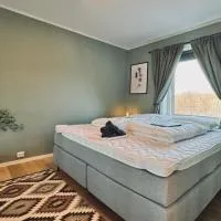 Sunny Terrace - Airy Apartment in the Heart of Lofoten, hotel a Leknes