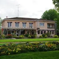 Hotel Bar Tabac Point Chaud L'Ecureuil, отель в городе Сен-Поль-ан-Борн