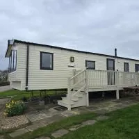 Seaside Caravan Home, hotelli kohteessa Reighton