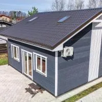 Dzintarjūras Namiņš 38, hotel v destinaci Šķēde