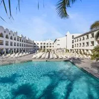 Mac Puerto Marina Benalmádena – hotel w mieście Benalmádena