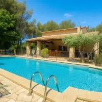 Le Domaine d'Alèzen, hotel em Grans
