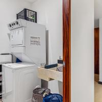 Enchanting & modern beach retreat with pool, gym, & breathtaking balcony views, hotel i n&aelig;rheden af Lic. Gustavo D&iacute;az Ordaz Lufthavn, Puerto Vallarta