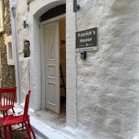 Patrick's Traditional Home: Pyrgi şehrinde bir otel