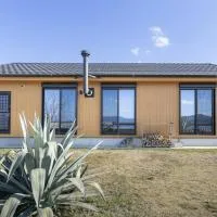 Amakusa Retreat House,天草リトリートハウス大きな窓から海を一望,静かな港の前に建つ自然素材の貸別荘, hotel v destinácii Shimo-kawachi