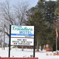 Time Travellers Motel، فندق في Petawawa