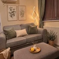 Private Entrance Annexe - 1 Double Bedroom plus Sofa Bed, hotel em Morley