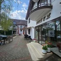 Karikas Hotel, hotel di Hajdúszoboszló
